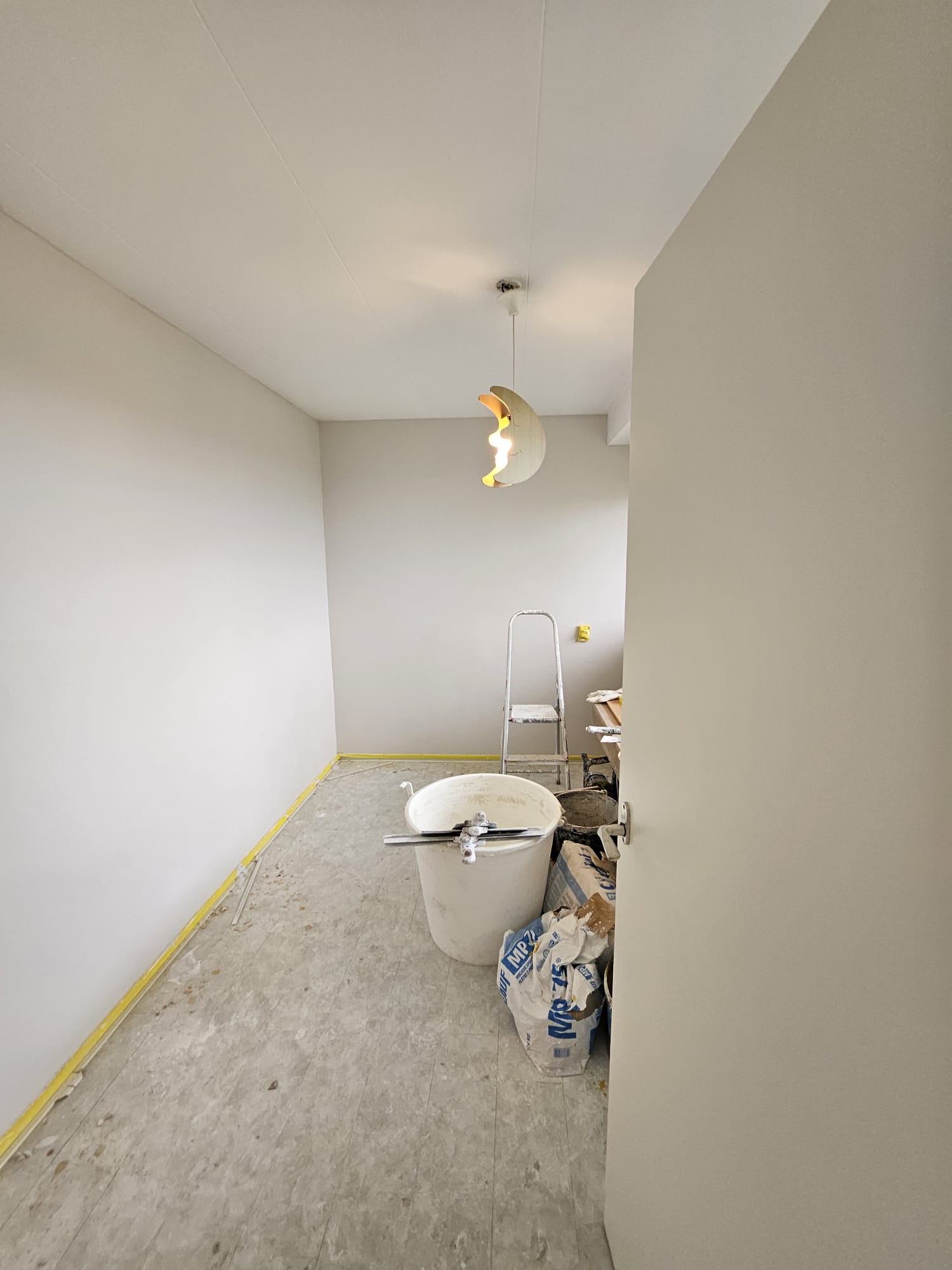 Stucwerk wanden slaapkamer in Schiedam Stucwerk wanden slaapkamer in Schiedam